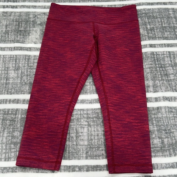 lululemon athletica Cropped Leggings with Wide Waistband and Form-Fitting Design - Picture 7 of 7